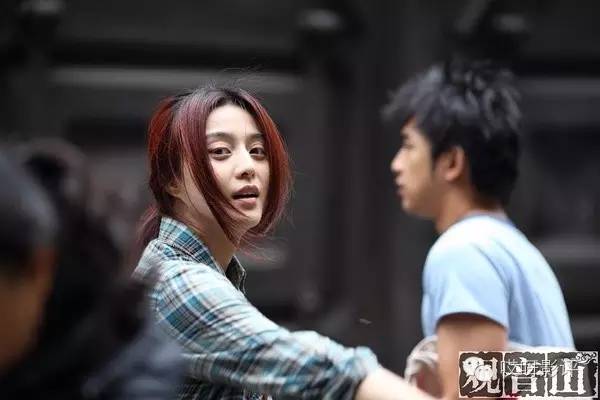 《参考消息》上的杨振宁